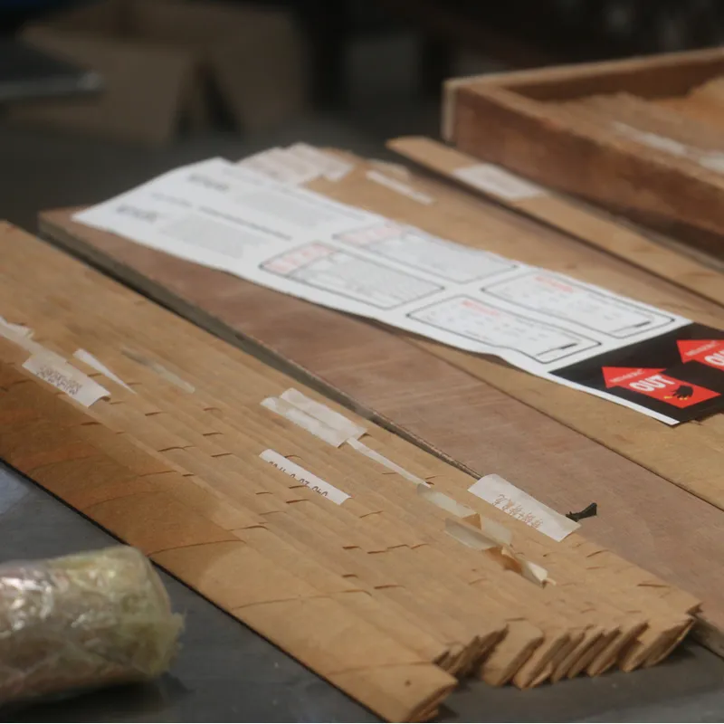 OEM / ODM Forma de arco dentado Flexo Impresión y ranura de cartón corrugado Máquina de corte de cartón de hoja 4